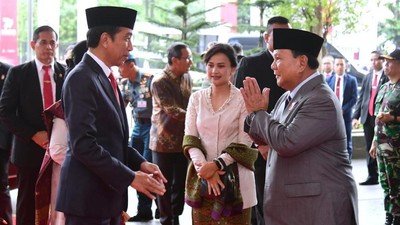 Momen Prabowo Dampingi Jokowi Hadiri HUT ke-77 Polri di GBK
