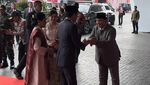 Momen Prabowo Dampingi Jokowi Hadiri HUT ke-77 Polri di GBK