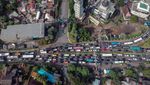 Terkini! Antrean Kendaraan di Jalur Puncak Mengular Panjang