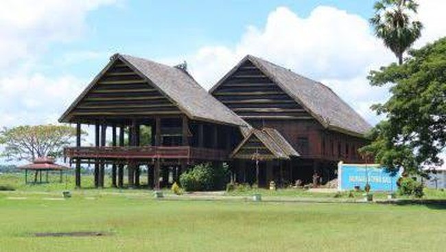 5 Rumah Adat di Indonesia dan Makna Filosofis di Baliknya