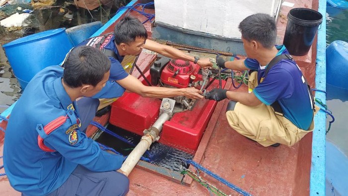 Sebuah kapal dilaporkan tenggelam saat sedang berada di Dermaga Pulau Panggang, Kepulauan Seribu (Dok. Istimewa)