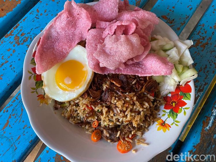 Sedapnya Nasi Goreng Rendang dan Balado Minang yang Pedas Gurih