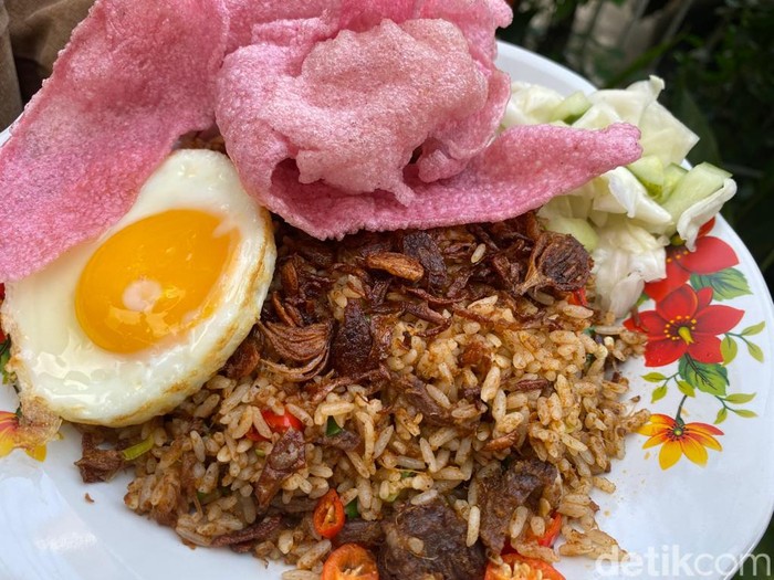 Sedapnya Nasi Goreng Rendang dan Balado Minang yang Pedas Gurih