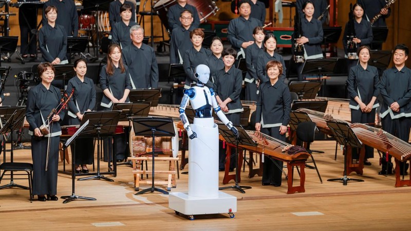 An android robot, EveR 6, is seen as it took the conductor's podium to lead a performance by South Korea's national orchestra with human conductor Choi Soo-yeoul, in Seoul, South Korea, June 30, 2023, in this handout picture. National Theater of Korea/Handout via REUTERS    THIS IMAGE HAS BEEN SUPPLIED BY A THIRD PARTY. MANDATORY CREDIT. NO RESALES. NO ARCHIVES
