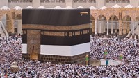Jutaan jamaah haji melakukan tawaf ifadah yang menjadi rukun haji.