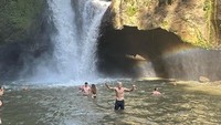 Dalam postingan Instagram terbarunya, Taz liburan ke Indonesia lho. Dia datang ke Bali dan Lombok. Dilihat dalam postingan, ini foto 5 hari yang lalu (Taz Skylar/Instagram)