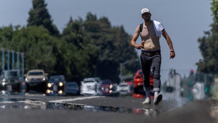 Tembus 48 Derajat Celcius, Gelombang Panas di AS Tewaskan 13 Orang Setidaknya 13 orang tewas akibat gelombang panas ekstrem yang melanda Amerika Serikat bagian selatan selama dua minggu terakhir.