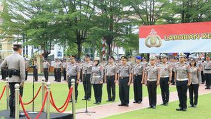 Upacara kenaikan pangkat di Polda Sumbar