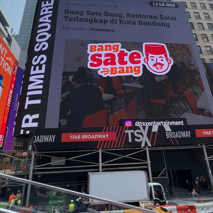 Warung Sate dari Bandung Nampang di Billboard Times Square New York.
