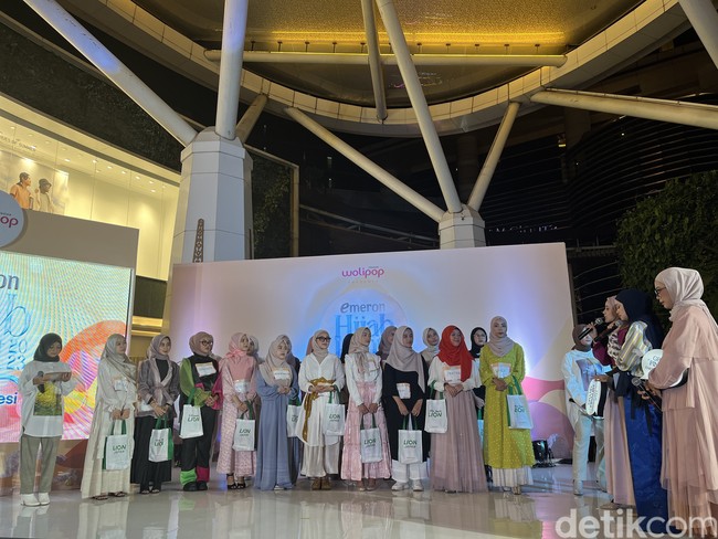 20 peserta sudah terpilih dari hasil seleksi 100 muslimah audisi Emeron Hijab Hunt 2023 di Bandung. Para 20 peserta menjelaskan dibalik konten yang mereka huat di hadapan para juri. Foto: Gresnia/Wolipop.