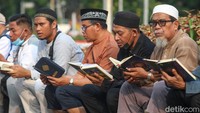 Aksi pembakaran ini dilatarbelakangi oleh seorang laki-laki asal Irak yang menginginkan agar Al-Quran dilarang adn meminta pengadilan mengizinkan aksinya. Bertepatan dengan Idul Adha, pengadilan Swedia langsung memberikan izin pembakaran tersebut.