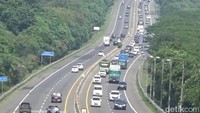 Angka itu merupakan angka kumulatif arus lalu lintas (lalin) dari empat Gerbang Tol (GT) Utama, yaitu GT Cikupa (dari arah Merak), GT Ciawi (dari arah Puncak), dan GT Cikampek Utama (dari arah Trans Jawa) dan GT Kalihurip Utama (dari arah Bandung). Total volume lalin yang masuk ke wilayah Jabotabek ini naik 32,58% jika dibandingkan lalin normal, ujar Lisye Octaviana,Corporate Communication & Community Development Group Head, Minggu (02/07/2023).