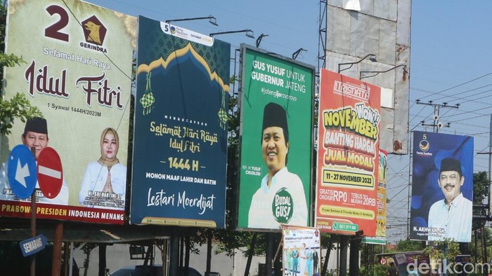 Baliho bergambar bakal capres dan cagub berseliweran di jalanan Kudus, Selasa (23/5/2023).