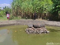 Candi yang Agak Berbeda di Tengah Kebun Tebu