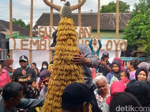 Meriah! Kirab Cethik Geni di Klaten, Ada Gunungan 4.000 Lumpia Duleg
