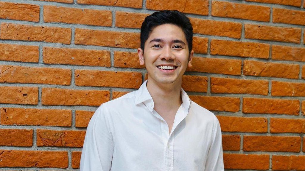 Kisah Emir Mahira Temukan Hidayah di Kanada Sampai Menangis Haru