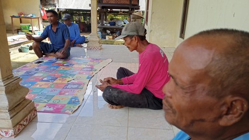 Empat KK Banjar Bungan Kapal, Desa Tunjuk, Kecamatan Tabanan yang digugat dan terancam kehilangan tempat tinggal saat dijumpai pada Jumat (30/6/2023). (chairul amri simabur/detikBali)