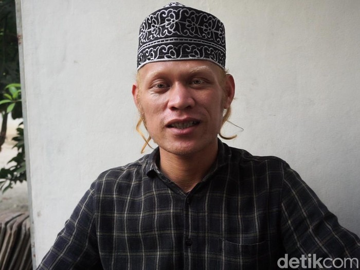 Ibnu Mukti Wijaya (23) mendadak viral di media sosial. Pemuda blasteran asal Dusun Kali Cangkring, Desa Kaligoro, Kecamatan Kutorejo, Mojokerto ini disebut-sebut mirip striker andalan Manchester City, Erling Haaland. Warganet pun menjulukinya Haaland Mojokerto.