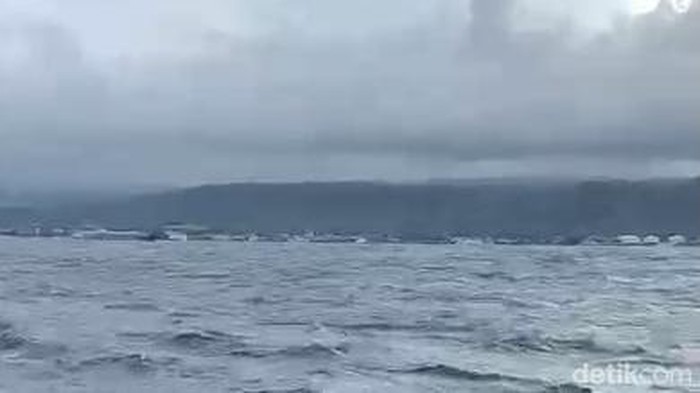 Gelombang tinggi di Banyuwangi