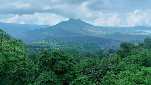 Gunung Batur di Kecamatan Kintamani, Kabupaten Bangli, Bali. (Agus Eka)