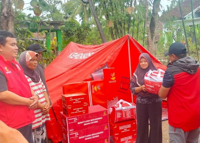 Kemensos memberikan bantuan ke warga terdampak gempa Bantul