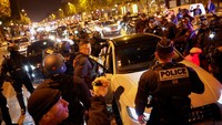 Dilansir kantor berita AFP, Sabtu (1/7/2023), pemerintah Prancis mengatakan kekerasan pada Jumat (30/6) malam waktu setempat telah berkurang dibandingkan malam-malam sebelumnya. Namun, Kementerian Dalam Negeri Prancis masih melaporkan 994 penangkapan secara nasional dalam semalam.