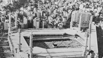 Kabah di tengah Masjidil Haram sekitar tahun 1979. Foto: via Huffpost