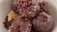 Menjualnya sebagai menu dessert, penampilan makanan ini justru bikin mual. Makanan bernama Energy Holes seharga Rp 86.000 membuat pengunjung menyesal. Foto: Bored Panda