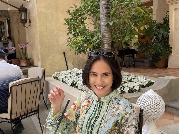 Momen Pevita Pearce Cicip Durian Pertama Kali hingga Ngemil di Kafe