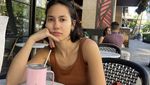 Momen Pevita Pearce Cicip Durian Pertama Kali hingga Ngemil di Kafe