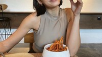 Kentang goreng, diganti menjadi ubi goreng atau sweet potato sebagai alternatif Pevita untuk ngemil. Foto: Instagram @pevpearce