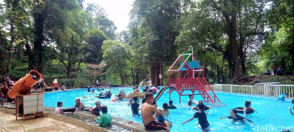 Objek wisata Woodland Kuningan jadi tempat favorit wisatawan untuk menghabiskan waktu liburan.