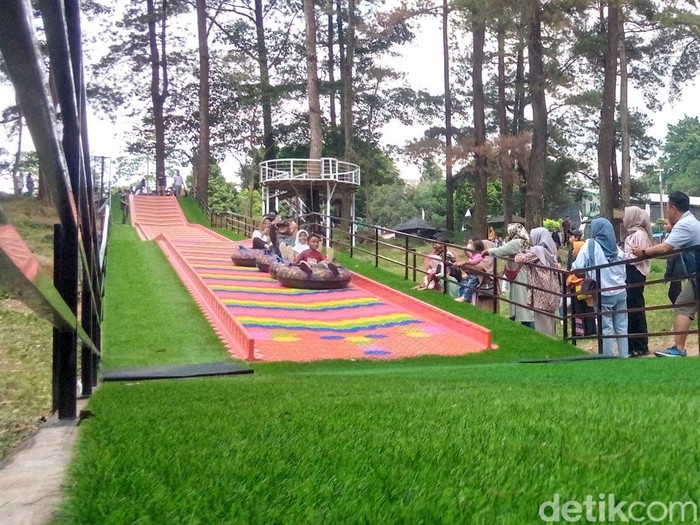 Objek wisata Woodland Kuningan jadi tempat favorit wisatawan untuk menghabiskan waktu liburan.