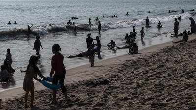 Wisata Pantai Anyer Padat di Momen Libur Idul Adha