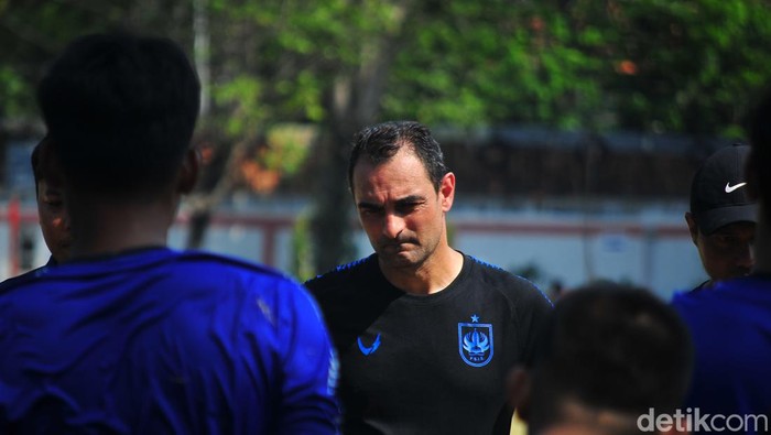 Pelatih PSIS Semarang asal Malta, Gilbert Agius.
