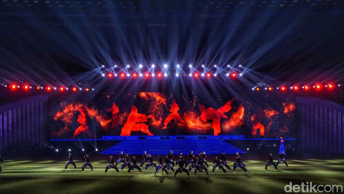 pembukaan Festival Olahraga Rekreasi Masyarakat Nasional (FORNAS) VII di Stadion Si Jalak Harupat, Soreang, Kabupaten Bandung, Minggu (2/6/2023) malam