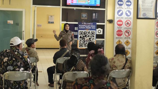 penyandang disabilitas malang mendapat SIM D di Hari Bhayangkara