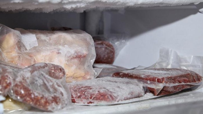 Simpan daging di freezer