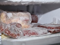 Berapa Lama Daging Bisa Disimpan di Freezer? Ini Batas Aman dan Tipsnya