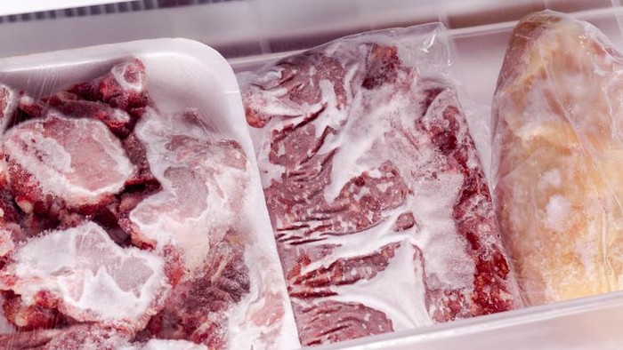 Simpan daging di freezer