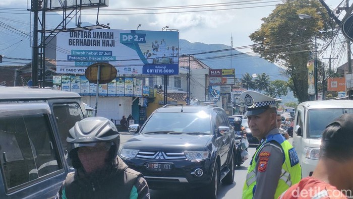 Situasi arus lalin di Jalur Garut-Bandung.