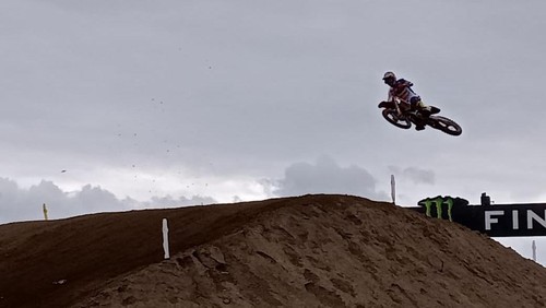 Suasana balap MXGP Selaparang. (Foto: Ahmad Viqi/detikBali)