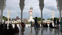 Masjid Raya Baiturahman yang dibangun pada tahun 1612 masehi telah menjadi ikon provinsi Aceh dan destinasi wisata religi favorit wisatawan domestik dan mancanegara di kota Banda Aceh.