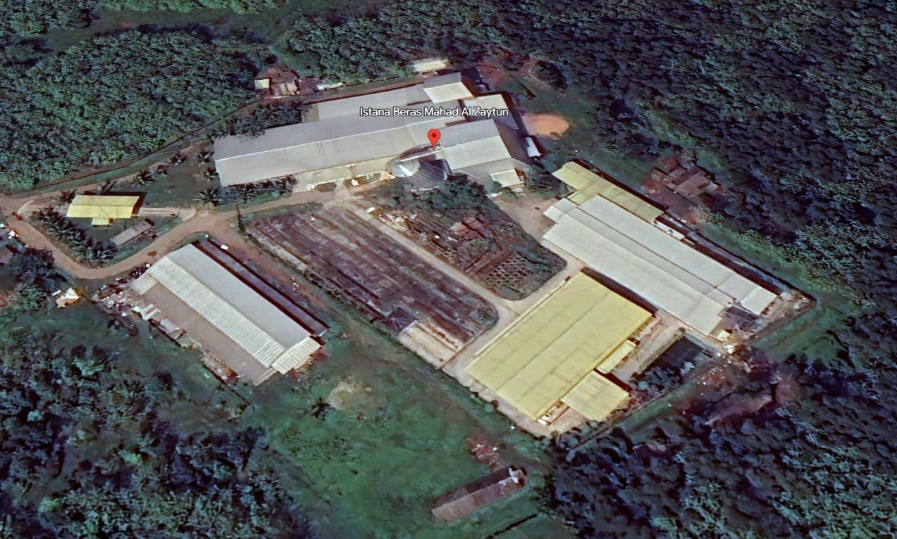 Ponpes Al-Zaytun sedang jadi sorotan karena ajaran-ajarannya. Dari Google Earth, terlihat pondok pesantren Al-Zaytun sangatlah luas.