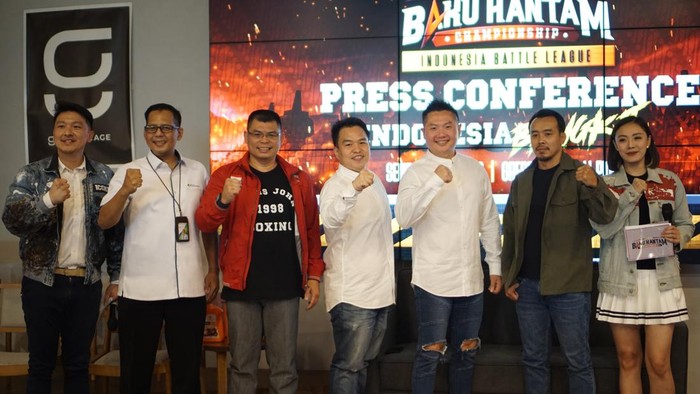 Olahraga tarung bebas atau MMA terus berkembang dan kini muncul ajang bertajuk ‘Baku Hantam Championship”. Ini jadi ajang bagi petarung Tanah Air unjuk kemampuan.