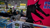Sebanyak dua juta buku dari penulis lokal hingga internasional dijual mulai harga Rp 10 ribu. 