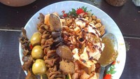 Bubur Ayam Pemalang Mas Bro di Salihara, Jakarta Selatan, tepatnya dekat dengan Universitas Nasional. Bubur ayam gerobakan ini menjadi salah satu favorit mahasiswa untuk sarapan, harganya Rp 15.000-an. Foto: Google Review /Budiyono