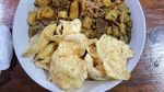Nikmat! 20 Bubur Ayam yang Gurih Hangat Ada di Sini