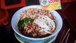 Nikmat! 20 Bubur Ayam yang Gurih Hangat Ada di Sini
