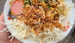 Nikmat! 20 Bubur Ayam yang Gurih Hangat Ada di Sini
